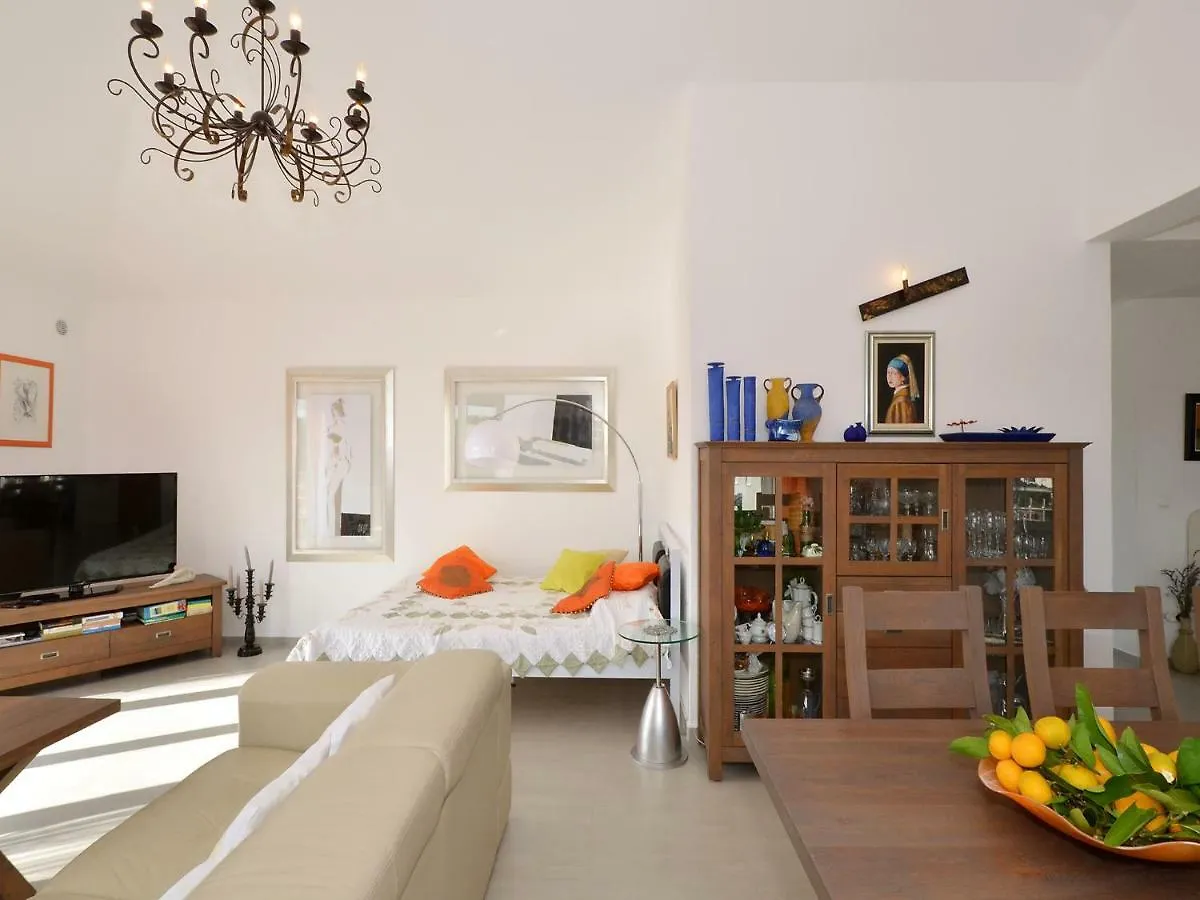 Dondras Residence Trogir