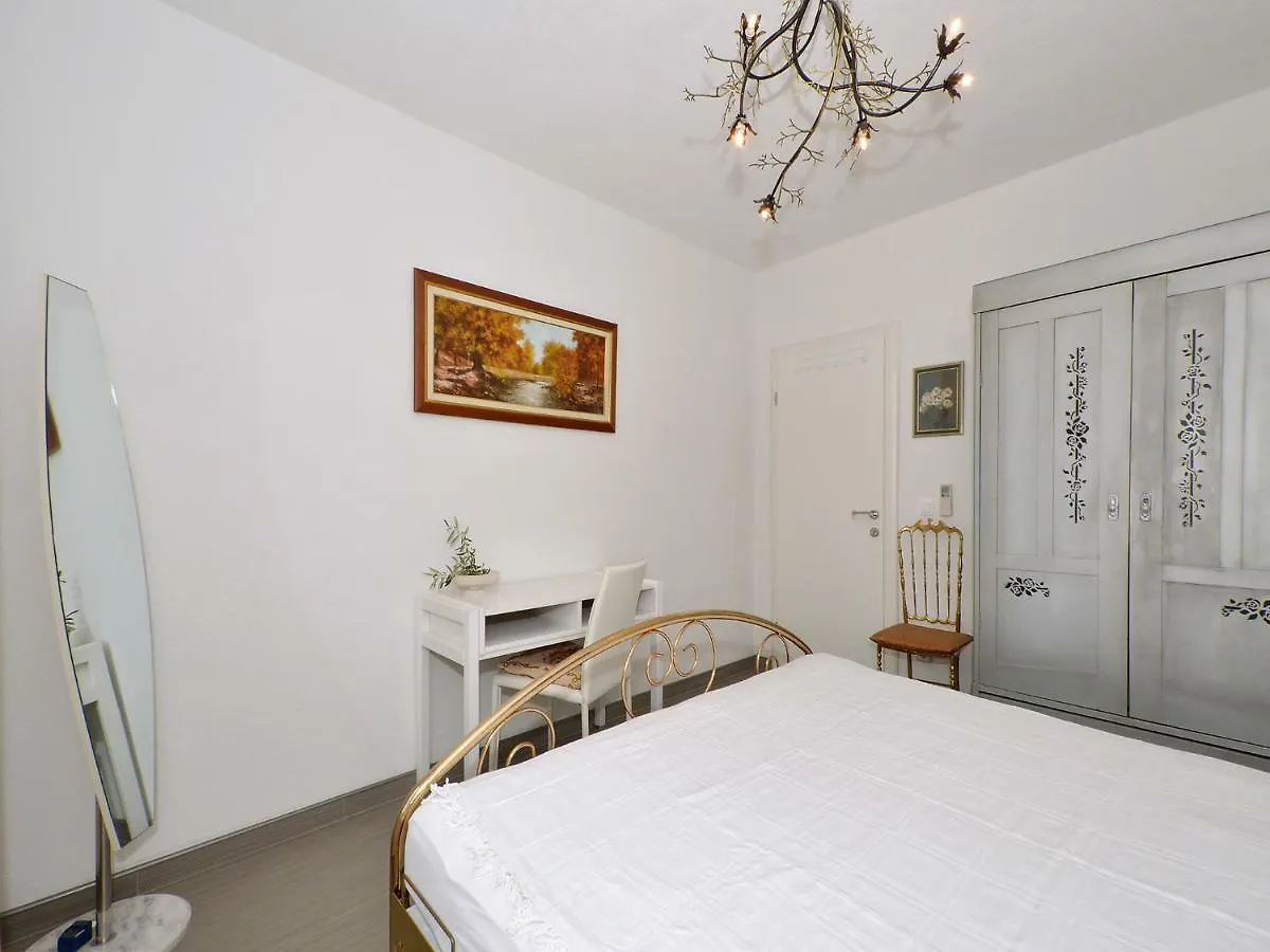 아파트 Dondras Residence 트로기르