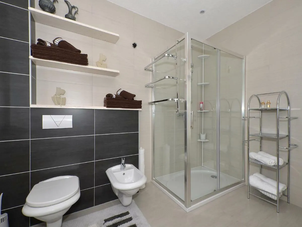 Dondras Residence 트로기르